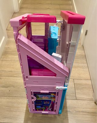 Casa Barbie Malibu Plegable 2 Pisos como nueva.