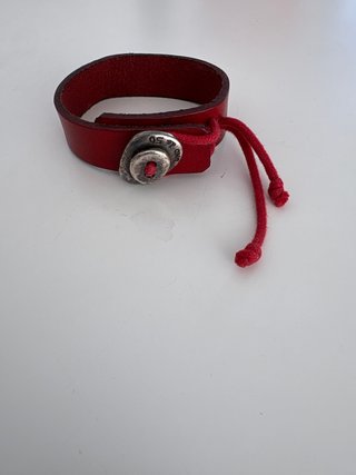 Pulsera Uno de 50 de Cuero Rojo y Plata
