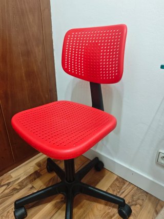 Silla de oficina roja Ikea