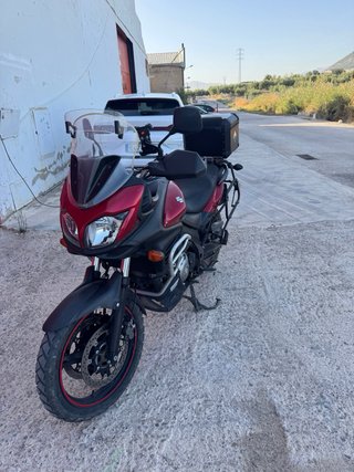 Suzuki V-Strom Adventure Moto