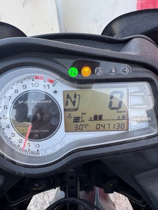 Suzuki V-Strom Adventure Moto