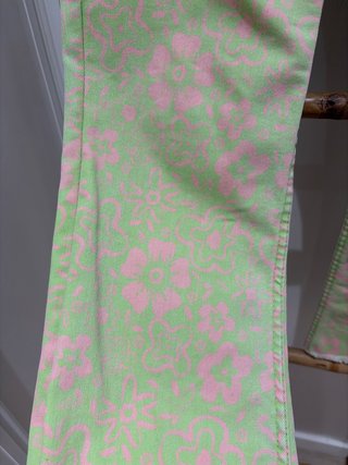 Pantalón Zara estampado floral verde y rosa