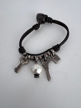 Pulsera Uno de 50 de Cuero y Metal