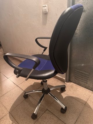 Silla de oficina con ruedas