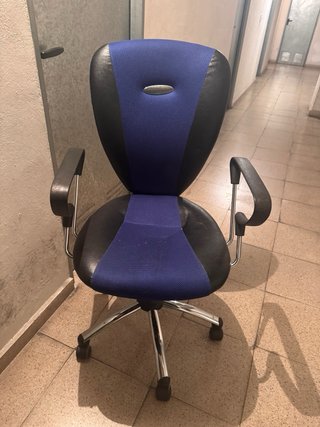 Silla de oficina con ruedas