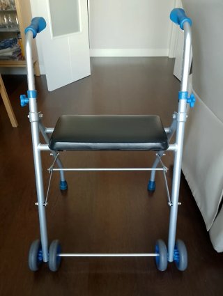 Andador plegable de aluminio con asiento acolchado