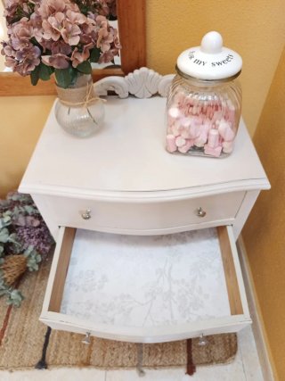 Mesita Antigua Restaurada rosa grisácea