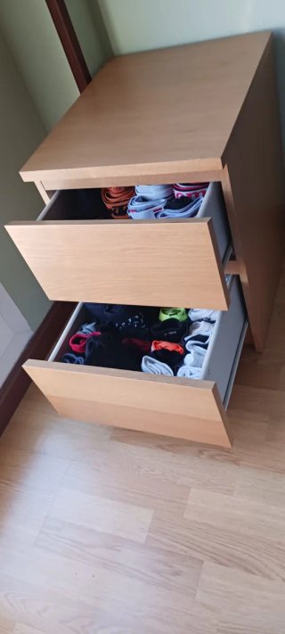 2 mesitas de noche de madera