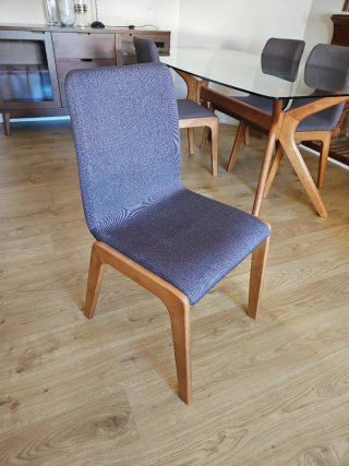 Mesa de Comedor con 4 Sillas de diseño