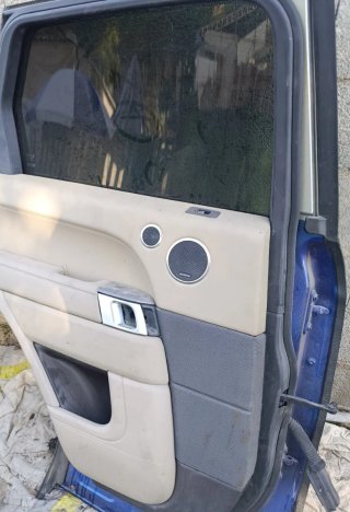 Puertas, capones, maleteros, ejes traseros varios.