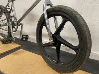 Bicicleta BMX Plateada