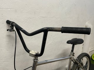 Bicicleta BMX Plateada