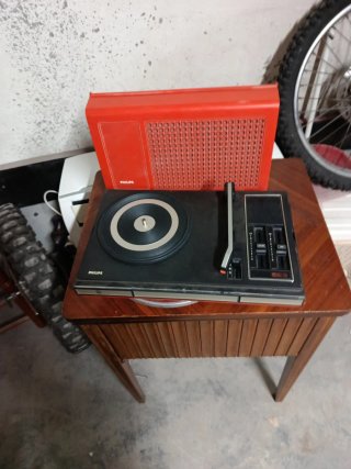 Tocadiscos Vintage Philips Rojo