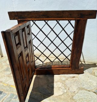 Reja Antigua de Hierro y Madera