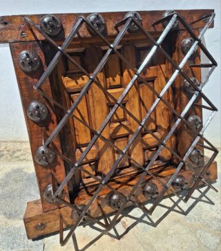 Reja Antigua de Hierro y Madera