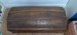 Baúl antiguo de madera