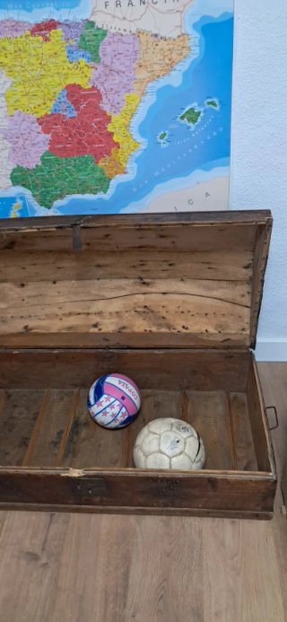 Baúl antiguo de madera
