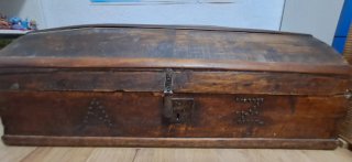 Baúl antiguo de madera