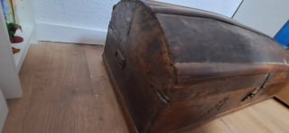 Baúl antiguo de madera