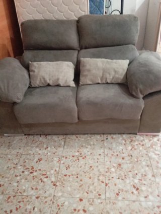 Sofá de tela gris