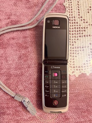 Móvil Nokia Color Berenjena