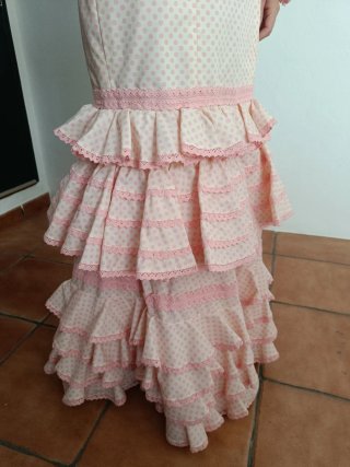 Traje de flamenca rosa con lunares