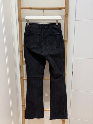 Pantalón acampanado Zara negro