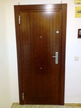 Puerta acorazada/blindada cortada