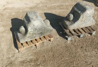 2 Capiteles de Granito