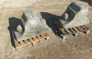 2 Capiteles de Granito