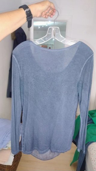 Camiseta de manga larga azul sin marca