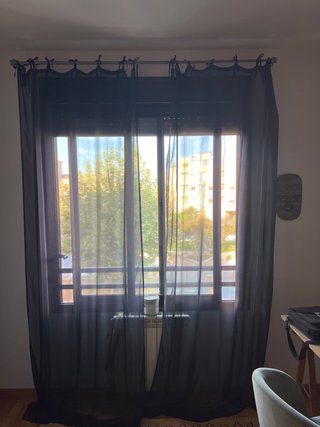 Barra de Cortinas y Cortinas Negras