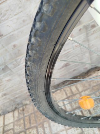 Bicicleta de mujer blanca está en Cartagena