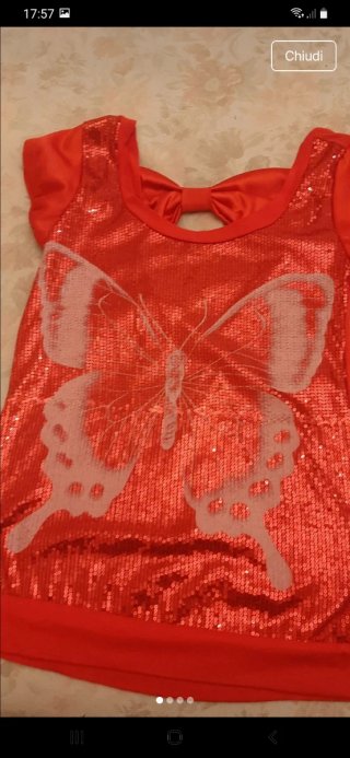 Maglia donna rossa con farfalla