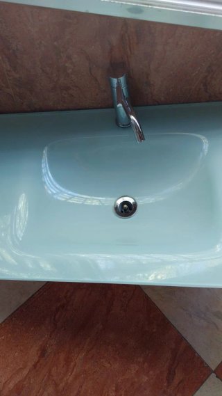 Lavabo de Cristal con Grifo