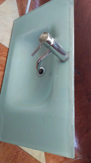 Lavabo de Cristal con Grifo