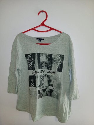 Camiseta Kiabi Gris Estampada Talla XS