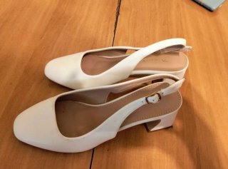Zapatos blancos de salón