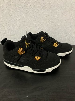 Zapatillas Jordan Negras y Doradas Talla 40