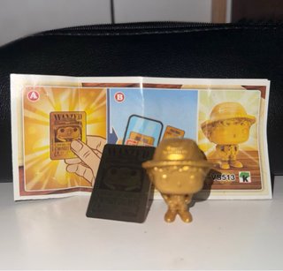 Figura Luffy Oro - One Piece x Kinder Joy