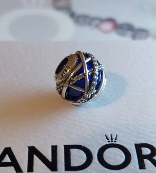 Charm Pandora Plata y Azul Galaxia Real