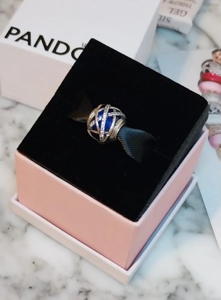 Charm Pandora Plata y Azul Galaxia Real