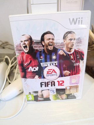 Nintendo Wii con FIFA 12 y mandos