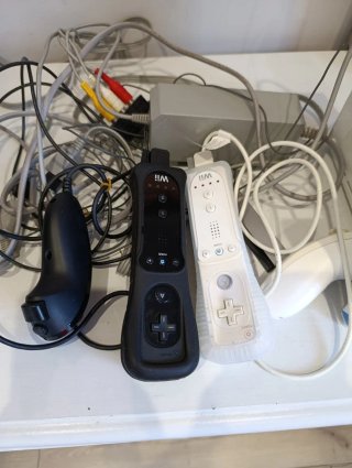 Nintendo Wii con FIFA 12 y mandos