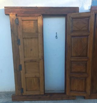 Pareja de Ventanas Antiguas de Madera