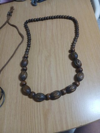 Collar de cuentas de madera