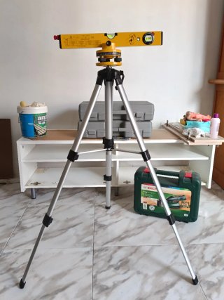 Nivel Láser con Trípode y Accesorios