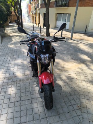 BMW F800R Naked Roja y Negra