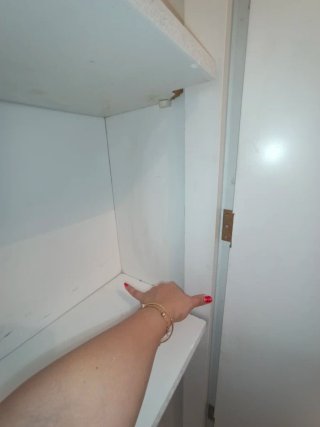 Armario blanco con puertas