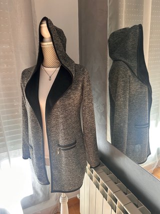 Chaqueta con capucha M